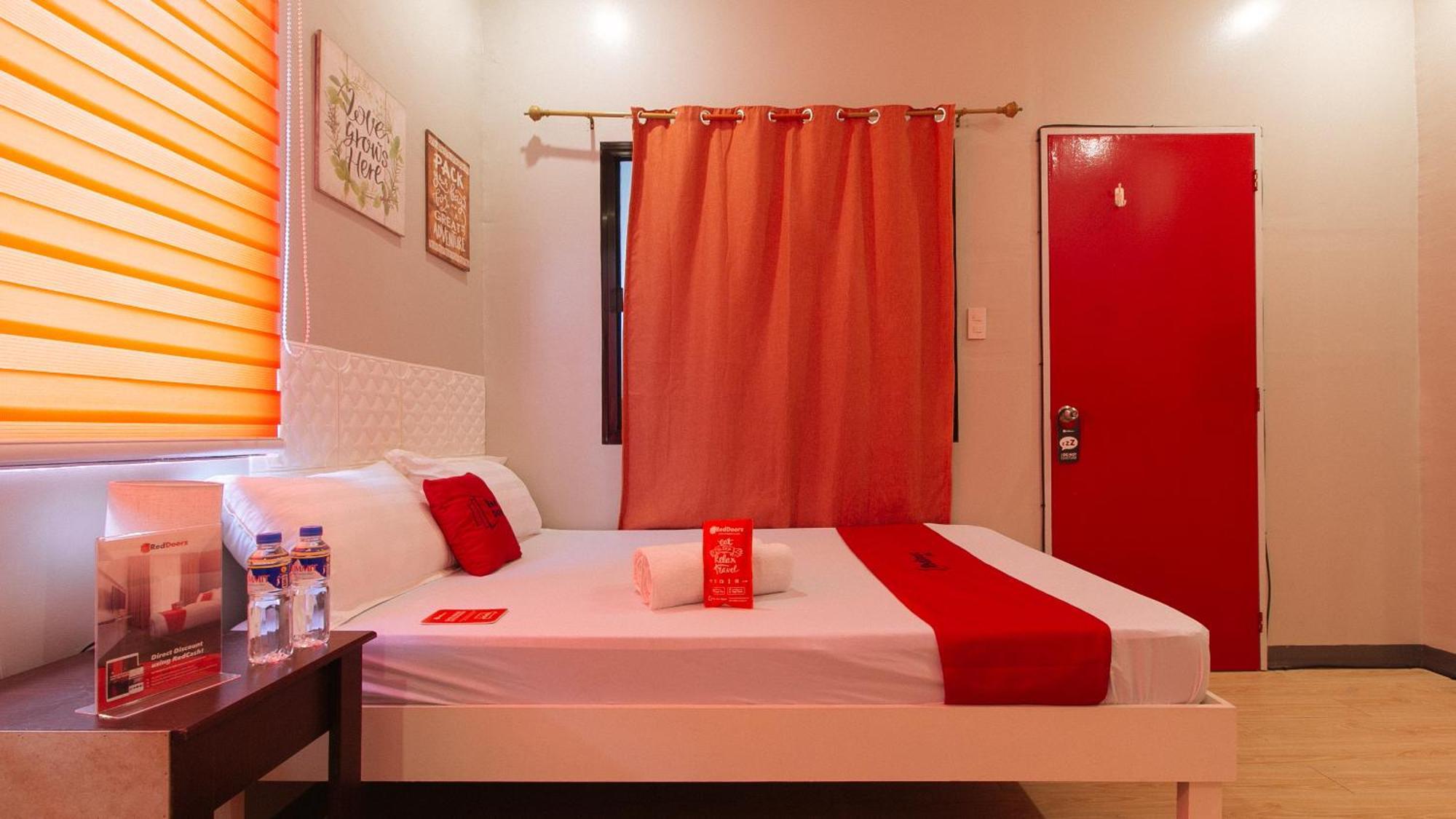 Reddoorz Near Christ The King Medical Center Hotel Las Pinas Exterior photo
