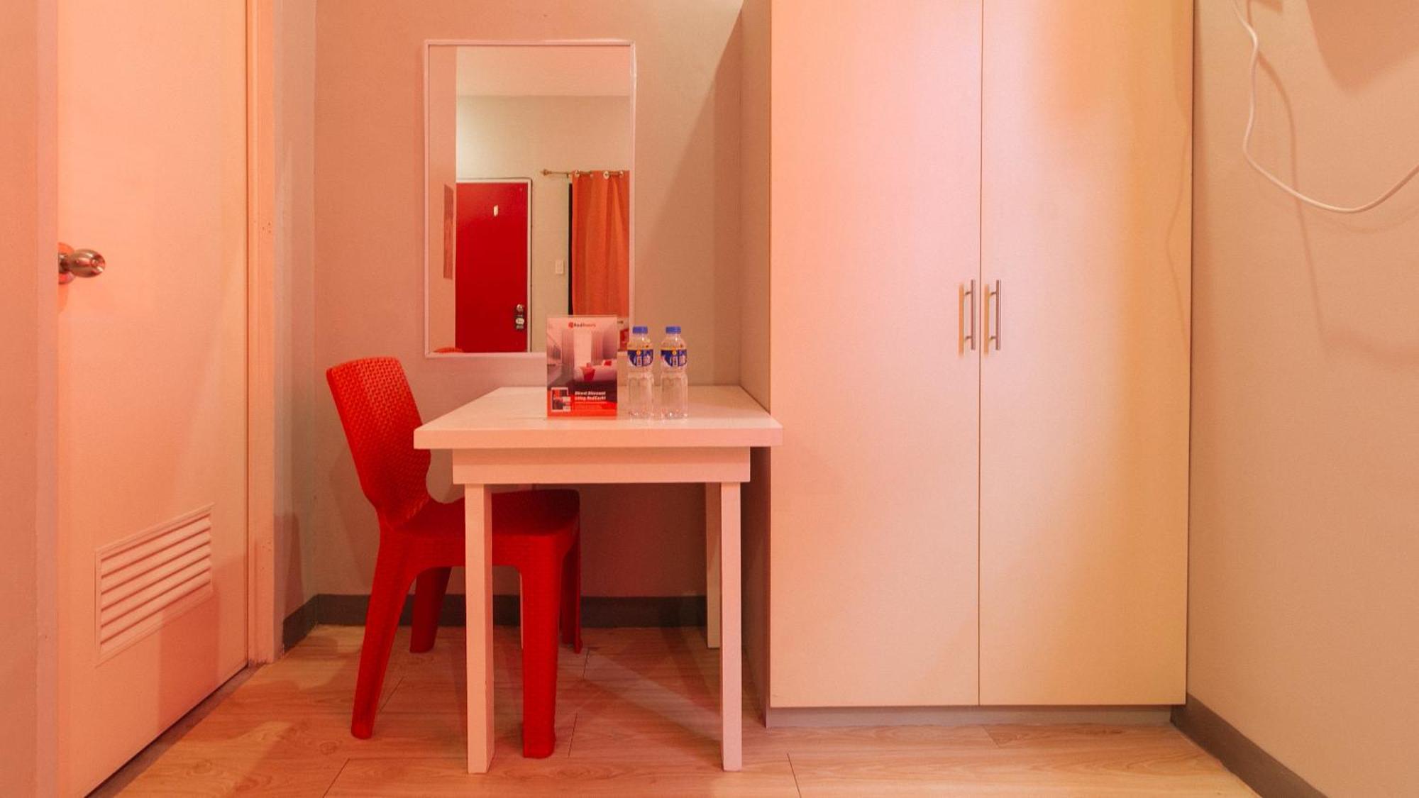 Reddoorz Near Christ The King Medical Center Hotel Las Pinas Exterior photo