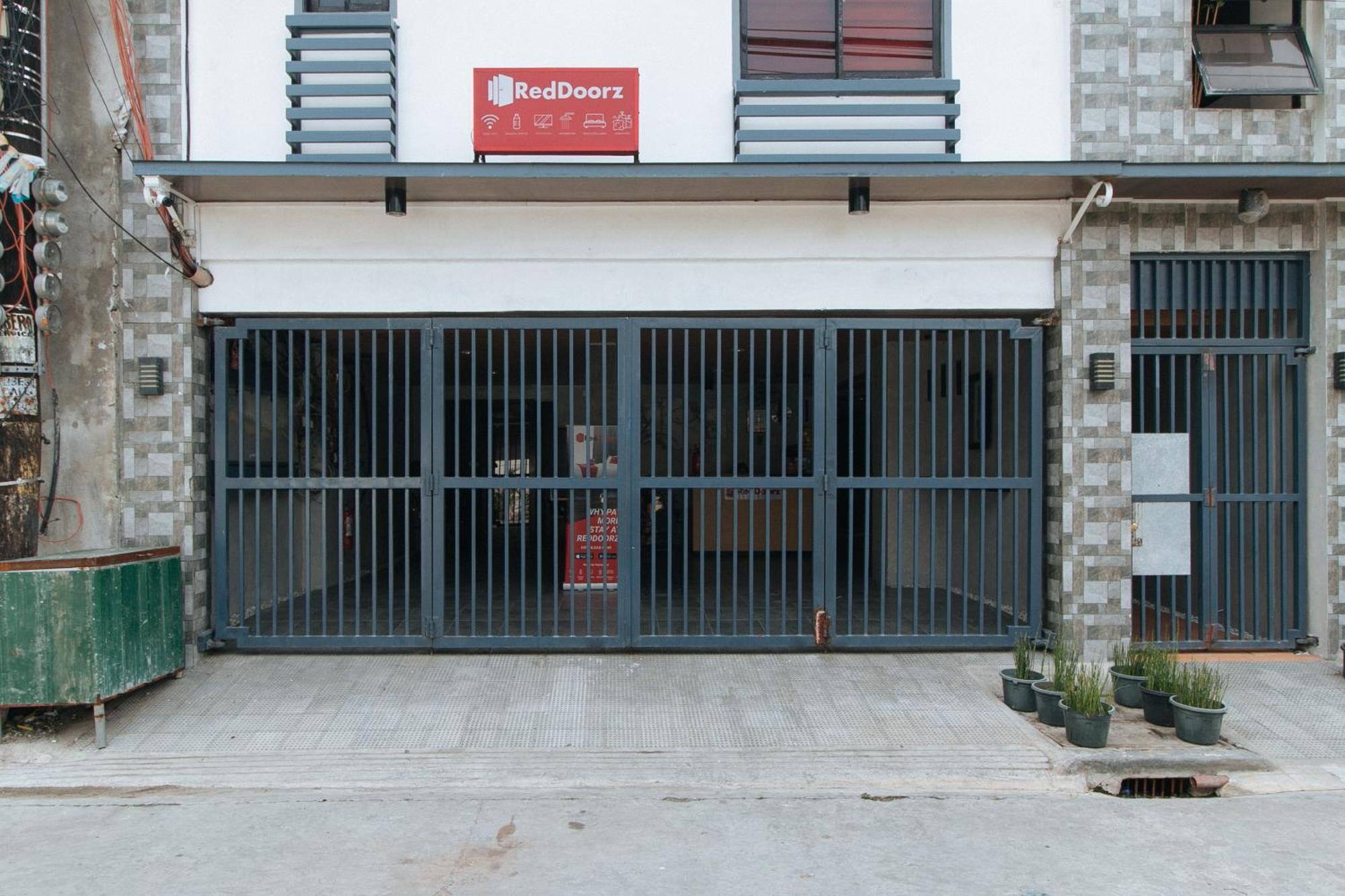 Reddoorz Near Christ The King Medical Center Hotel Las Pinas Exterior photo
