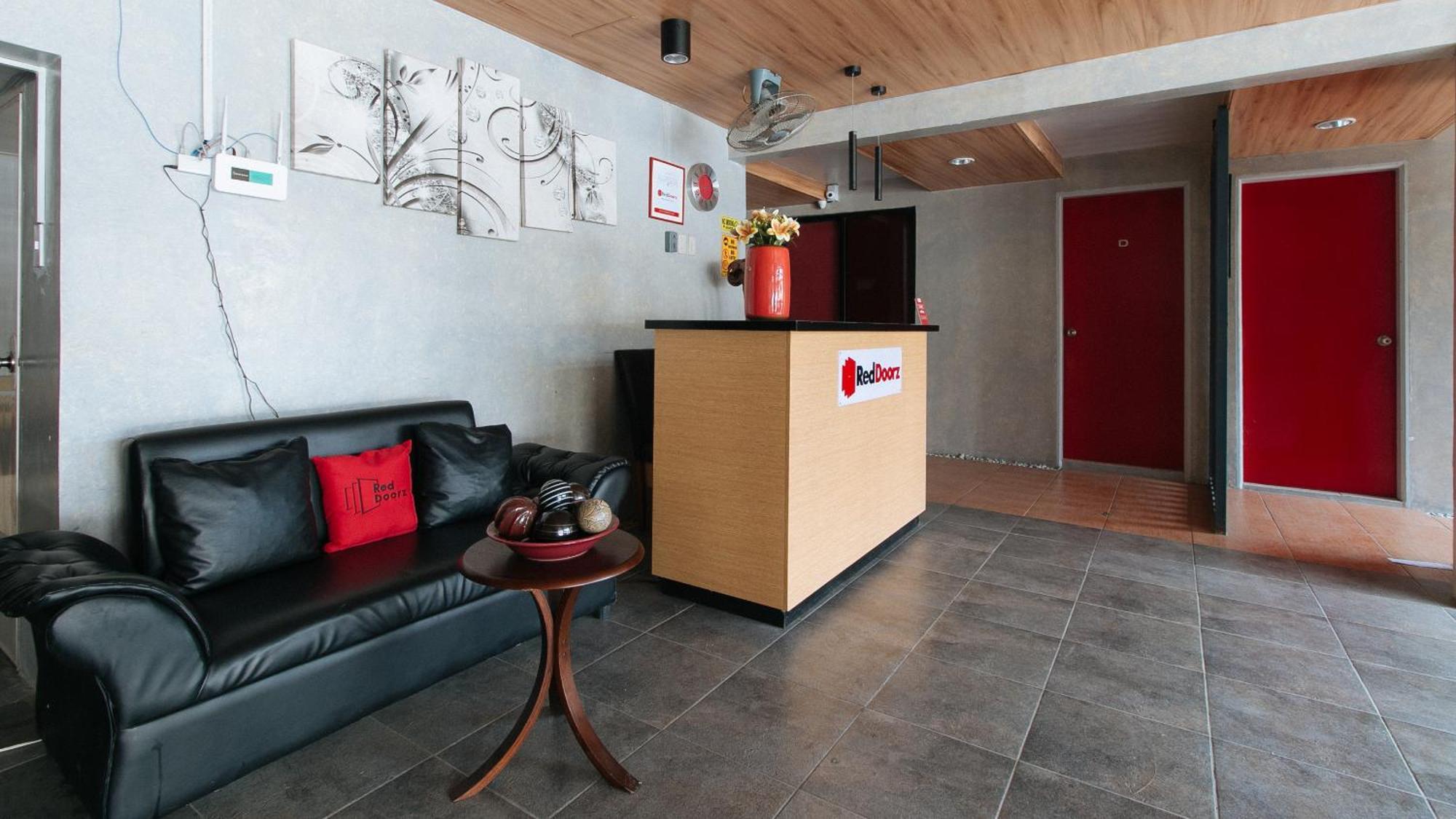 Reddoorz Near Christ The King Medical Center Hotel Las Pinas Exterior photo